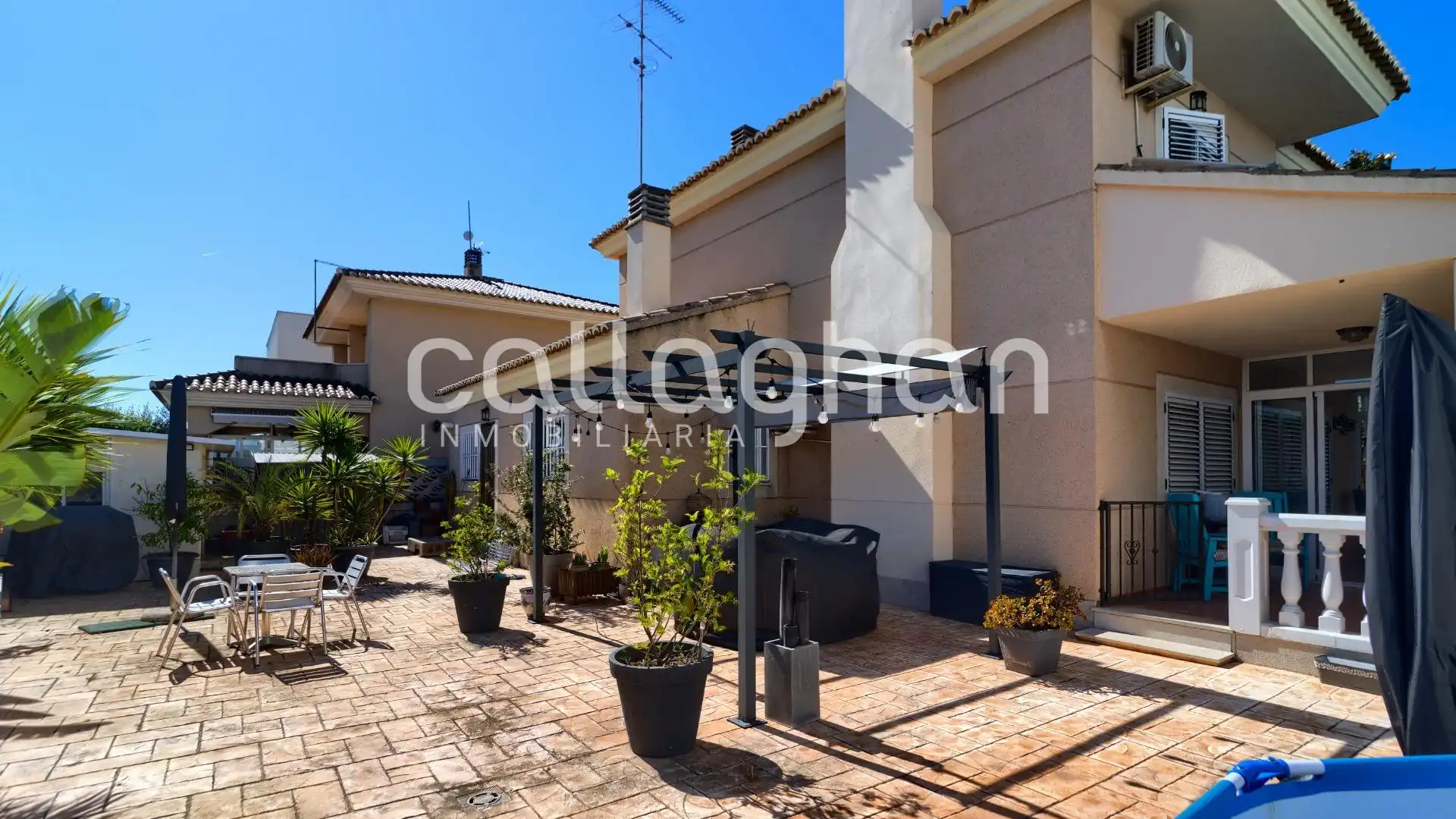 Vista exterior de Casa o xalet en venda en Polinyà de Xúquer amb Aire condicionat, Jardí privat i Terrassa