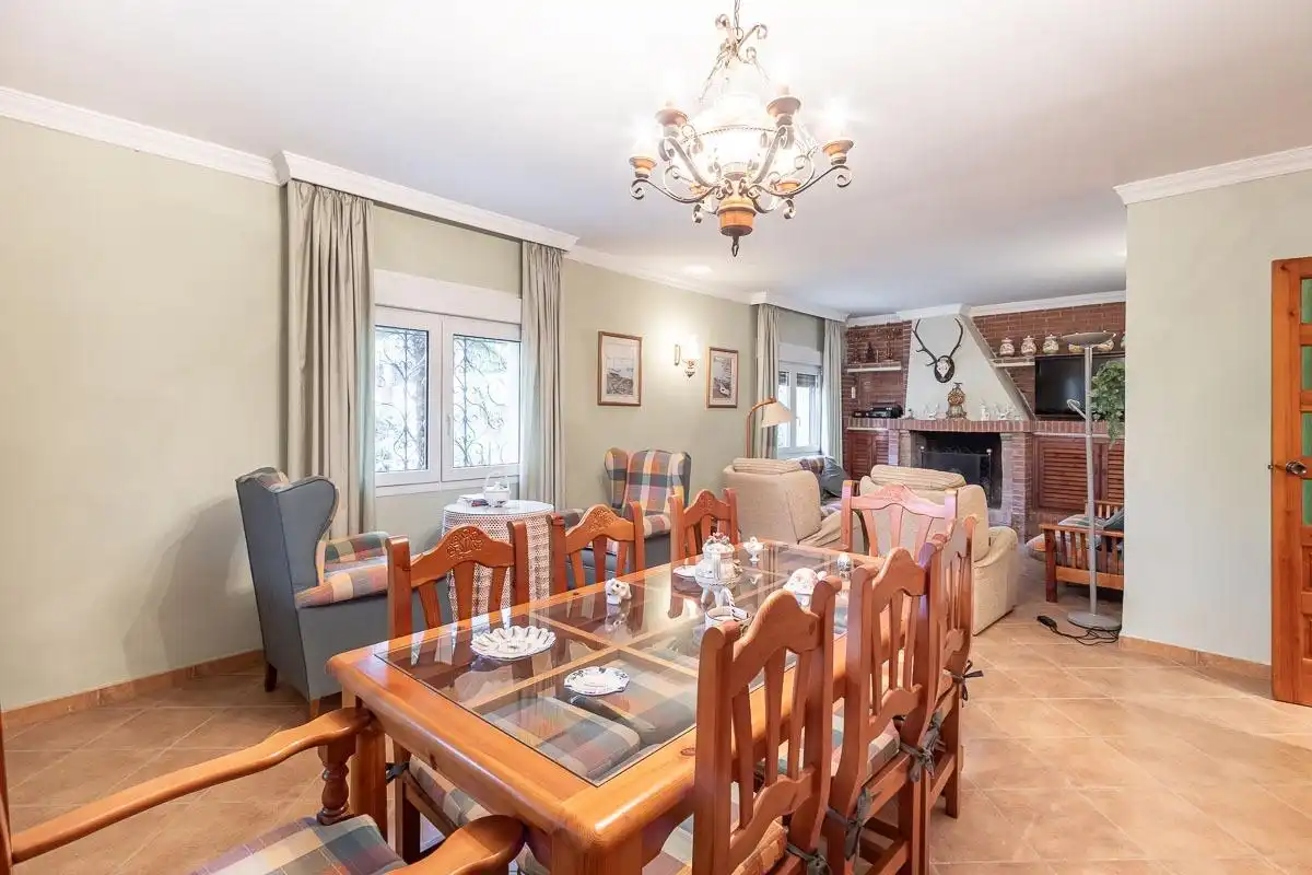 Esszimmer von Wohnung zur Miete in Jun mit Klimaanlage, Heizung und Privatgarten