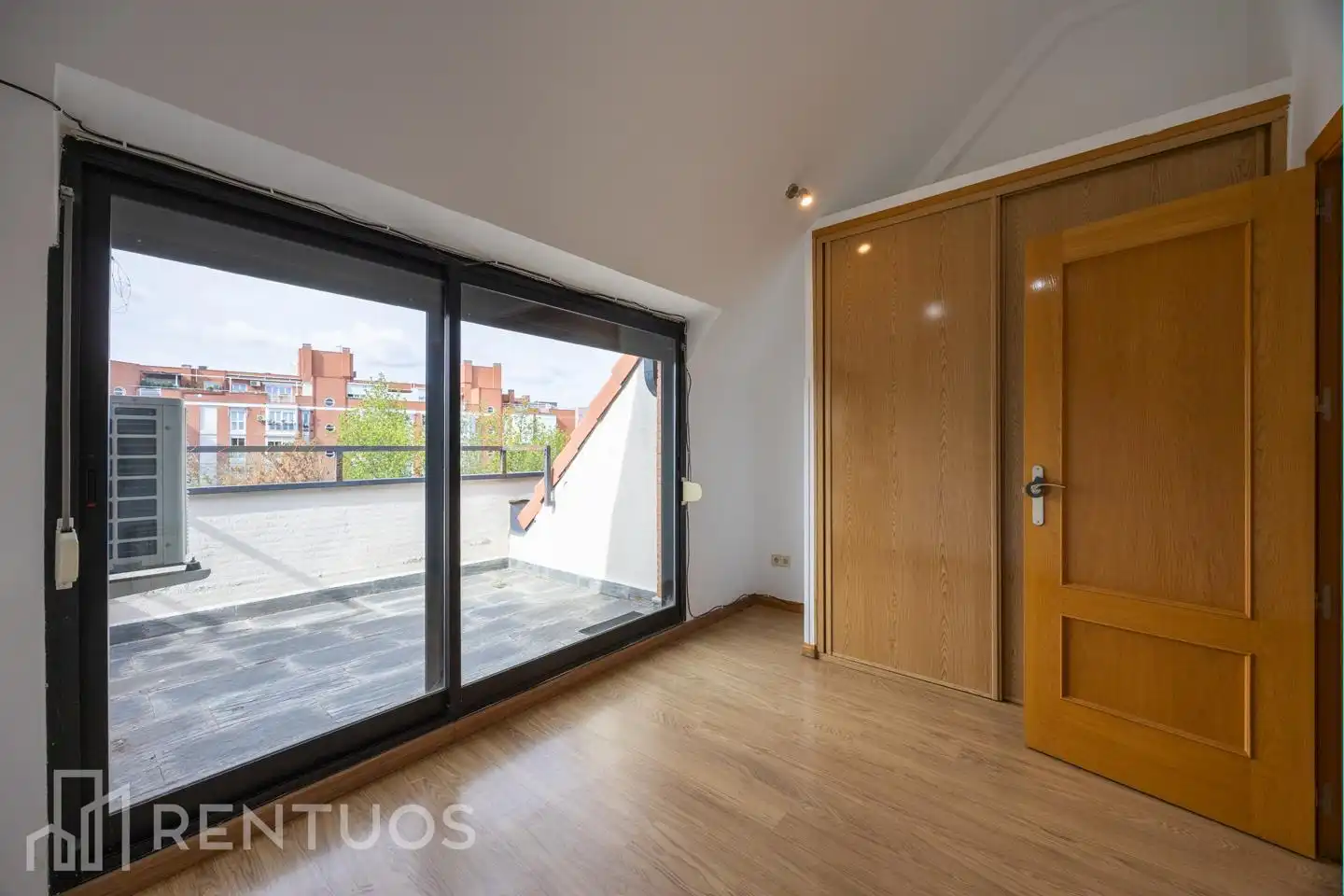 Habitación de Dúplex de alquiler en Madrid con Aire acondicionado, Calefacción y Terraza