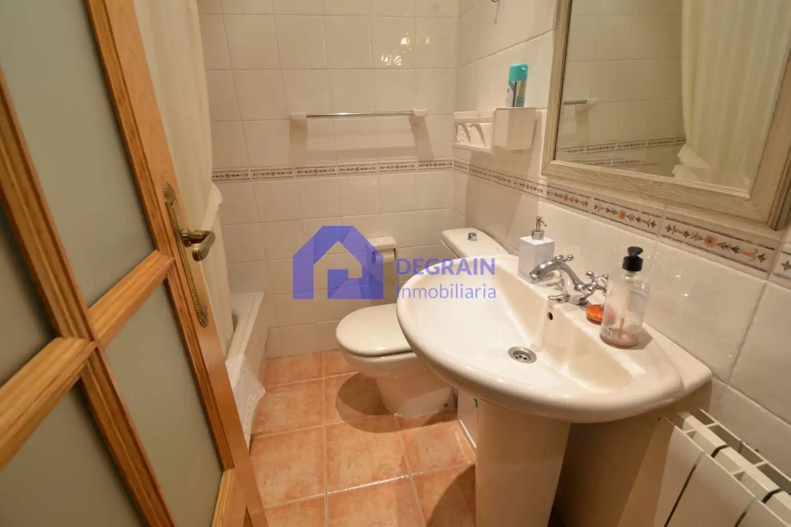 Baño de Piso en venta en Oviedo  con Parquet, Terraza y Trastero
