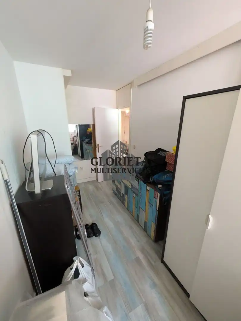 Habitación de Piso en venta en Vigo  con Calefacción, Trastero y Amueblado