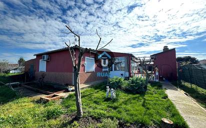 Vista exterior de Finca rústica en venda en Calera y Chozas amb Aire condicionat, Calefacció i Traster