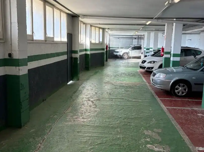 Parking de Local en venta en Santa Coloma de Gramenet con Terraza