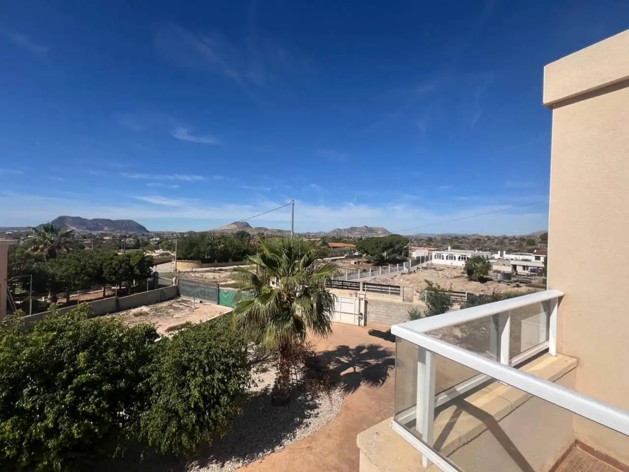 Vista exterior de Casa o xalet en venda en Alicante / Alacant amb Aire condicionat, Calefacció i Jardí privat