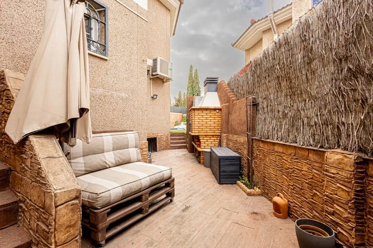 Terrassa de Casa adosada en venda en Valdemoro amb Aire condicionat, Calefacció i Jardí privat