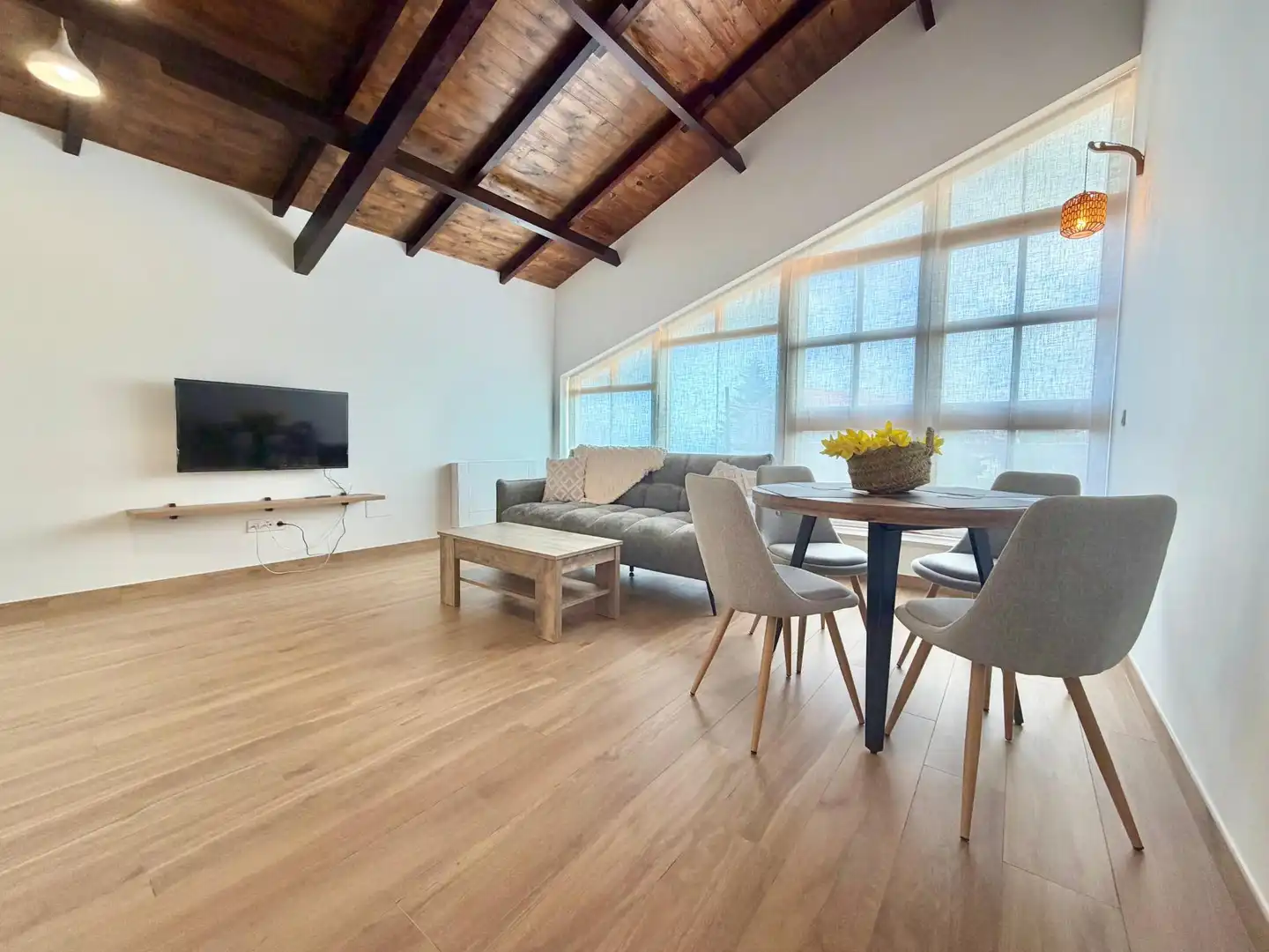 Sala d'estar de Apartament de lloguer en Miengo amb Calefacció, Jardí privat i Terrassa