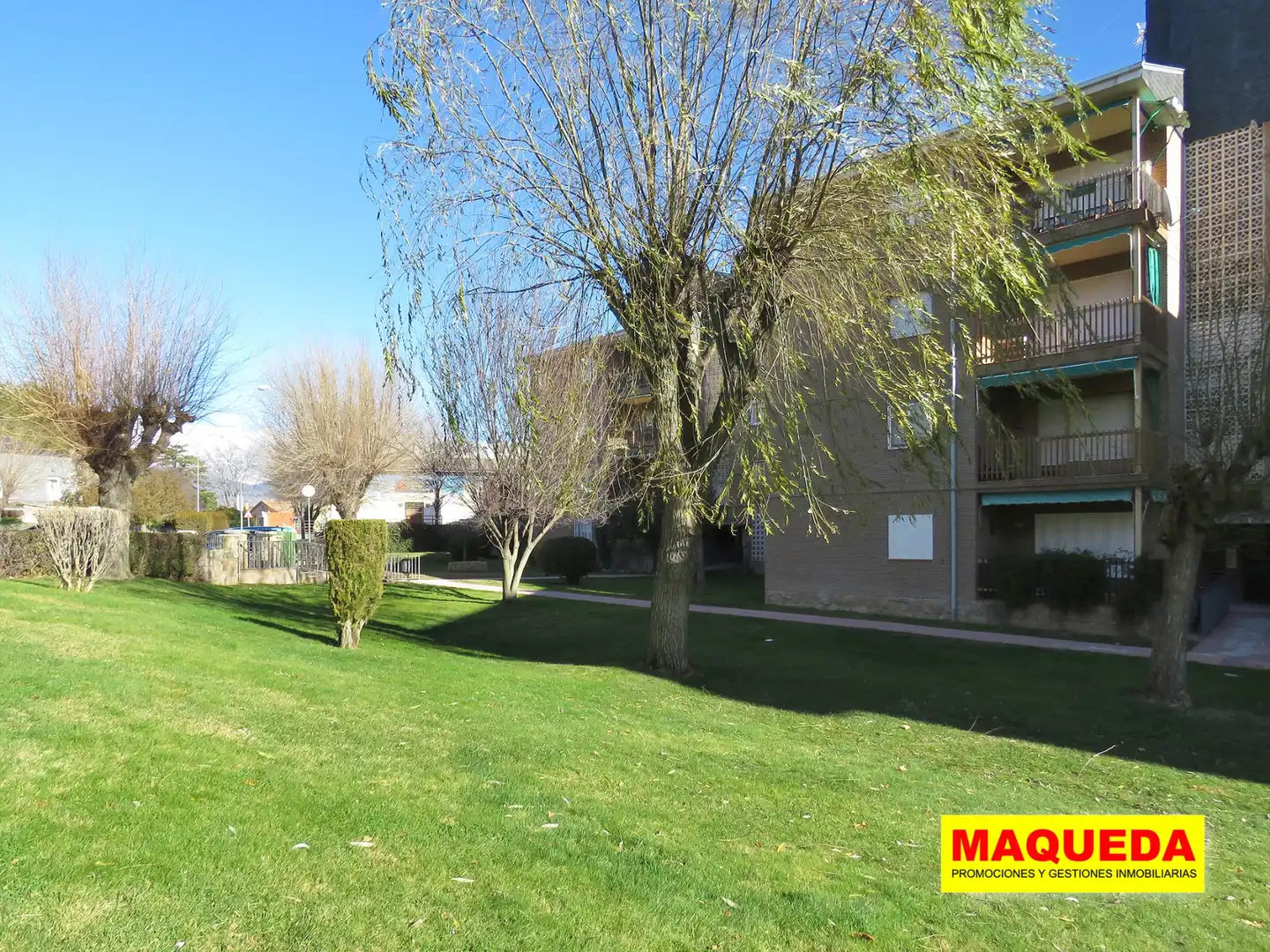 Vista exterior de Pis en venda en Guadarrama amb Calefacció, Terrassa i Traster
