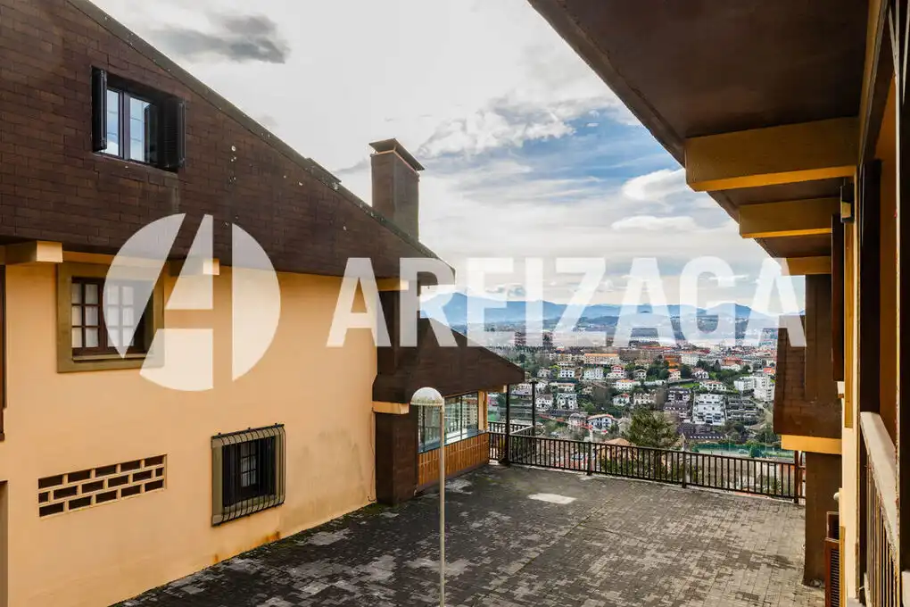 Vista exterior de Piso en venta en Donostia - San Sebastián  con Calefacción, Terraza y Trastero