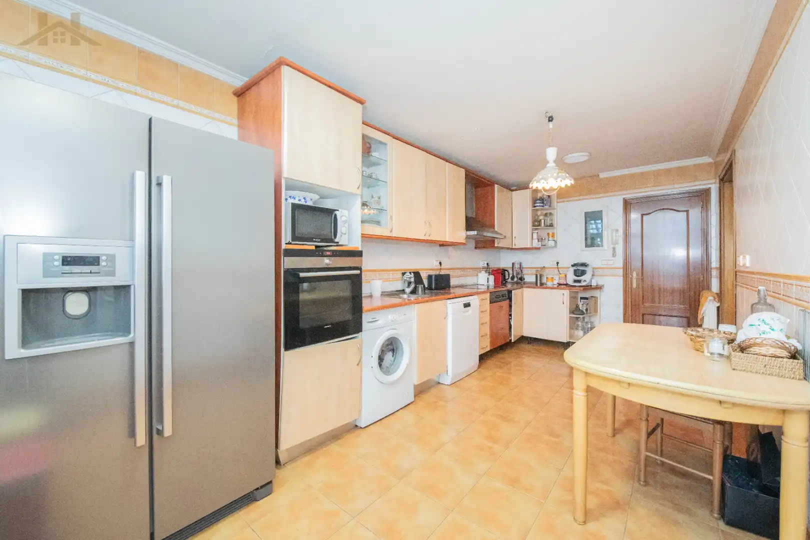 Cocina de Casa adosada en venta en Pozuelo de Alarcón con Aire acondicionado, Calefacción y Jardín privado