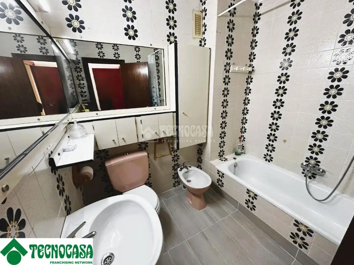 Bathroom of Flat for sale in Manises  with Storage room and Balcony