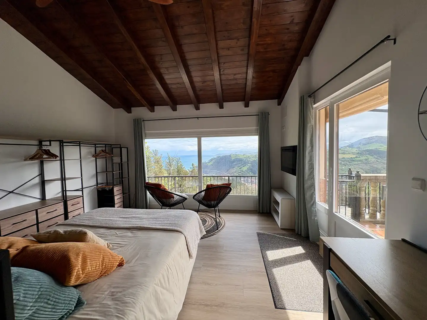 Dormitori de Casa o xalet en venda en Mutriku amb Jardí privat, Piscina i Moblat