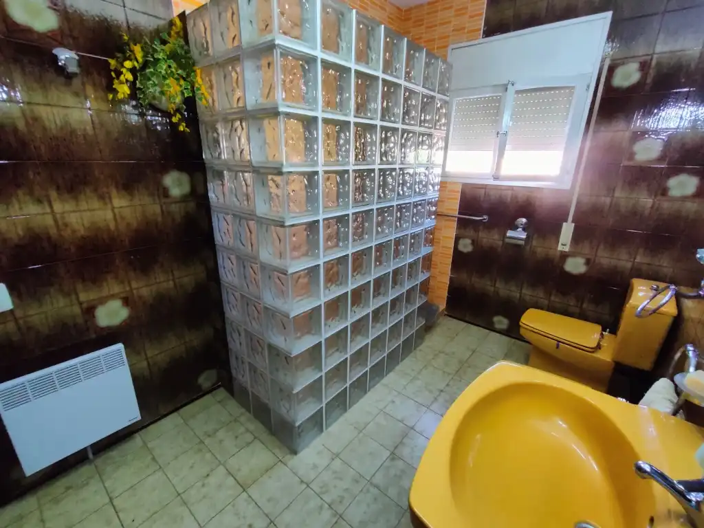 Bathroom of Houses for sale in Cretas  with Heating, Private garden and Terrace