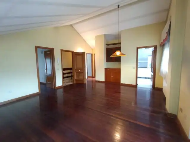 Comedor de Casa o chalet en venta en Vigo  con Calefacción, Jardín privado y Parquet