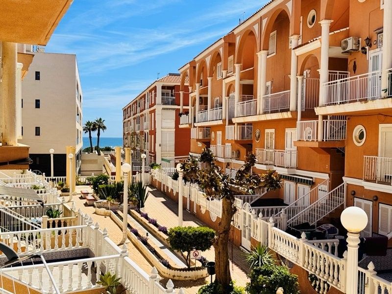 Exterior view of Single-family semi-detached for sale in Torrevieja  with Private garden, Terrace and Balcony
