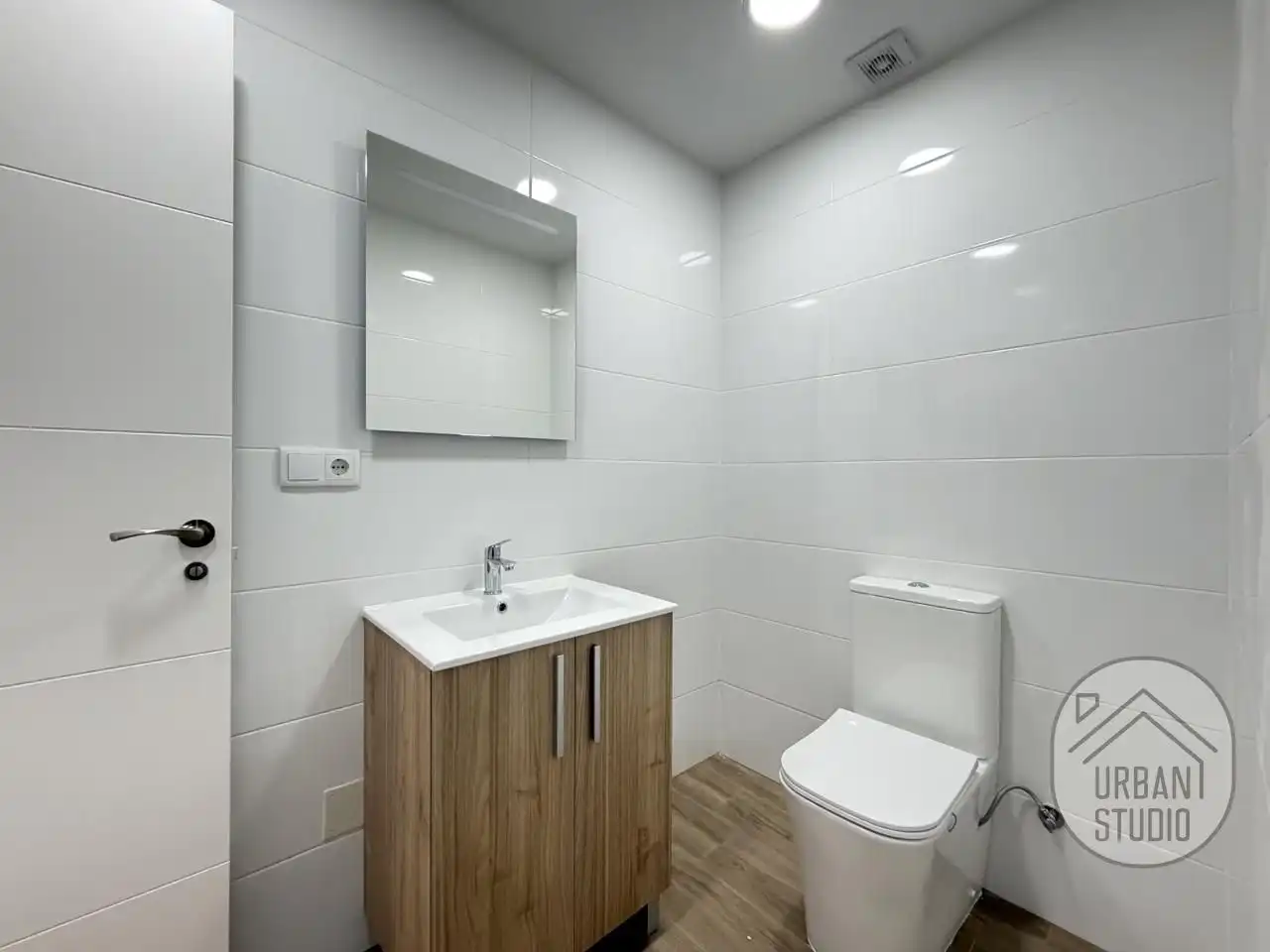 Bathroom of Ground floor for sale in Torrevieja  with Air Conditioner, Terrace and Community pool