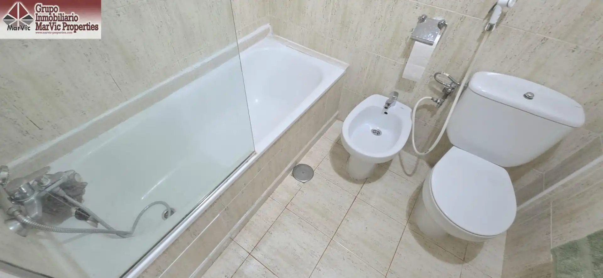 Bathroom of Flat for sale in Benidorm  with Furnished and Community pool