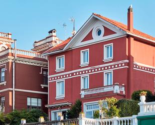 Vista exterior de Casa o xalet en venda en A Coruña Capital  amb Terrassa i Balcó