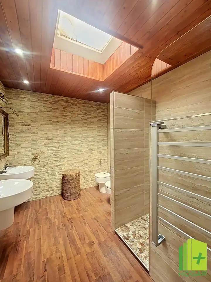 Baño de Casa adosada en venta en Jaén con Aire acondicionado, Jardín privado y Terraza