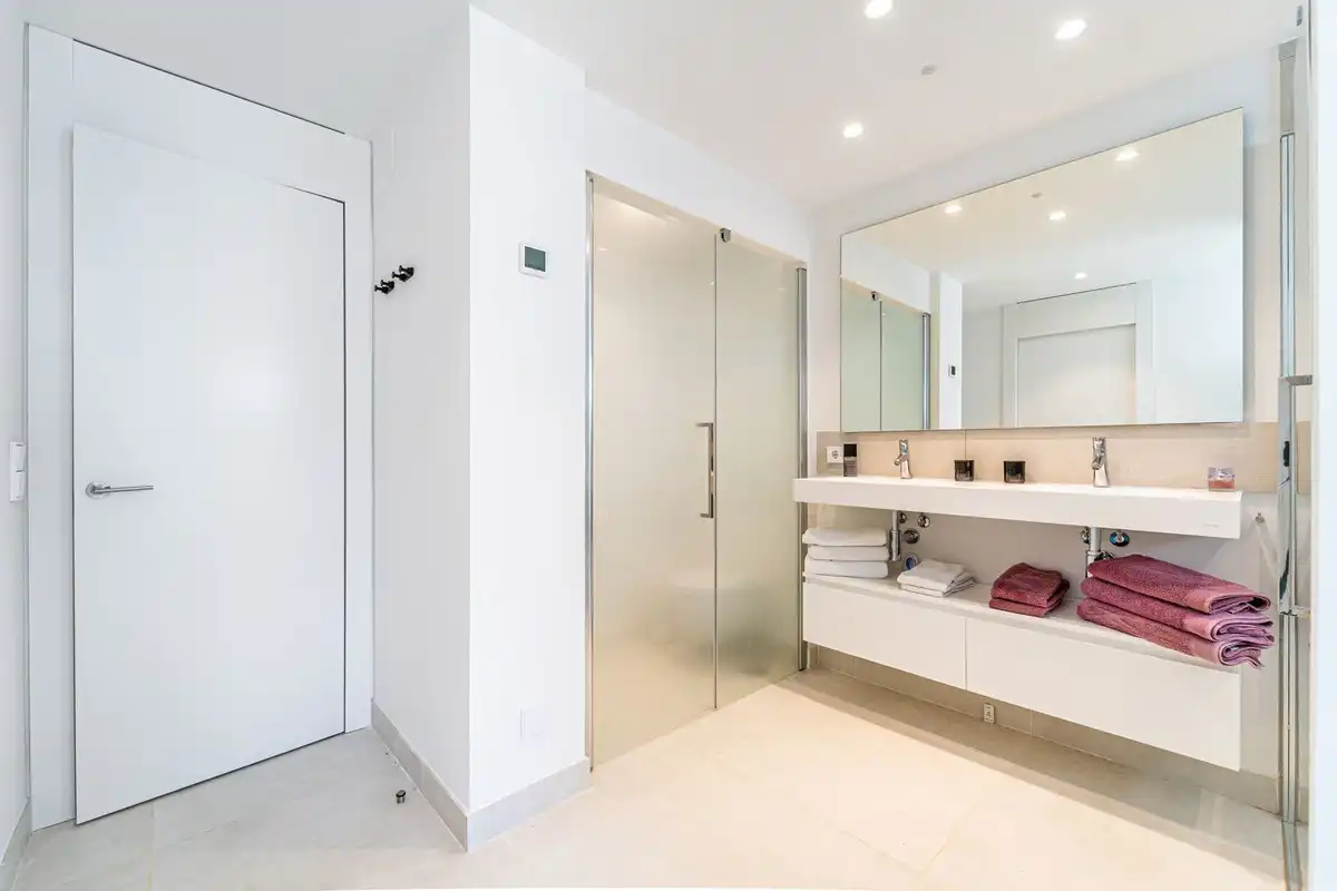 Baño de Apartamento en venta en Fuengirola con Aire acondicionado, Trastero y Piscina comunitaria