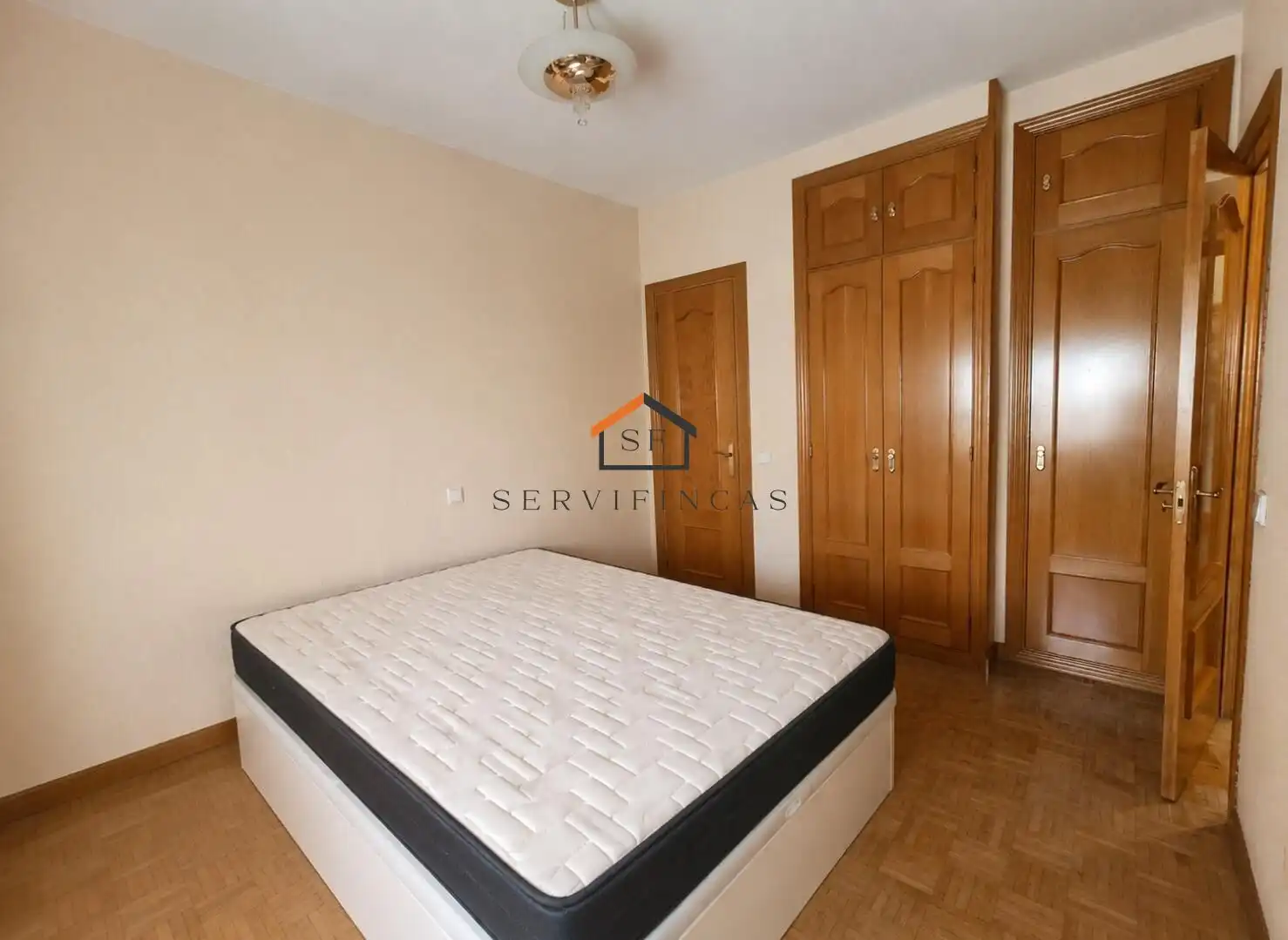 Bedroom of Flat for rent in Madrid  with Air Conditioner, Heating and Parquet flooring