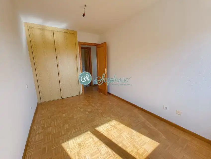 Habitación de Piso en venta en San Cristóbal de Segovia con Calefacción, Trastero y Balcón