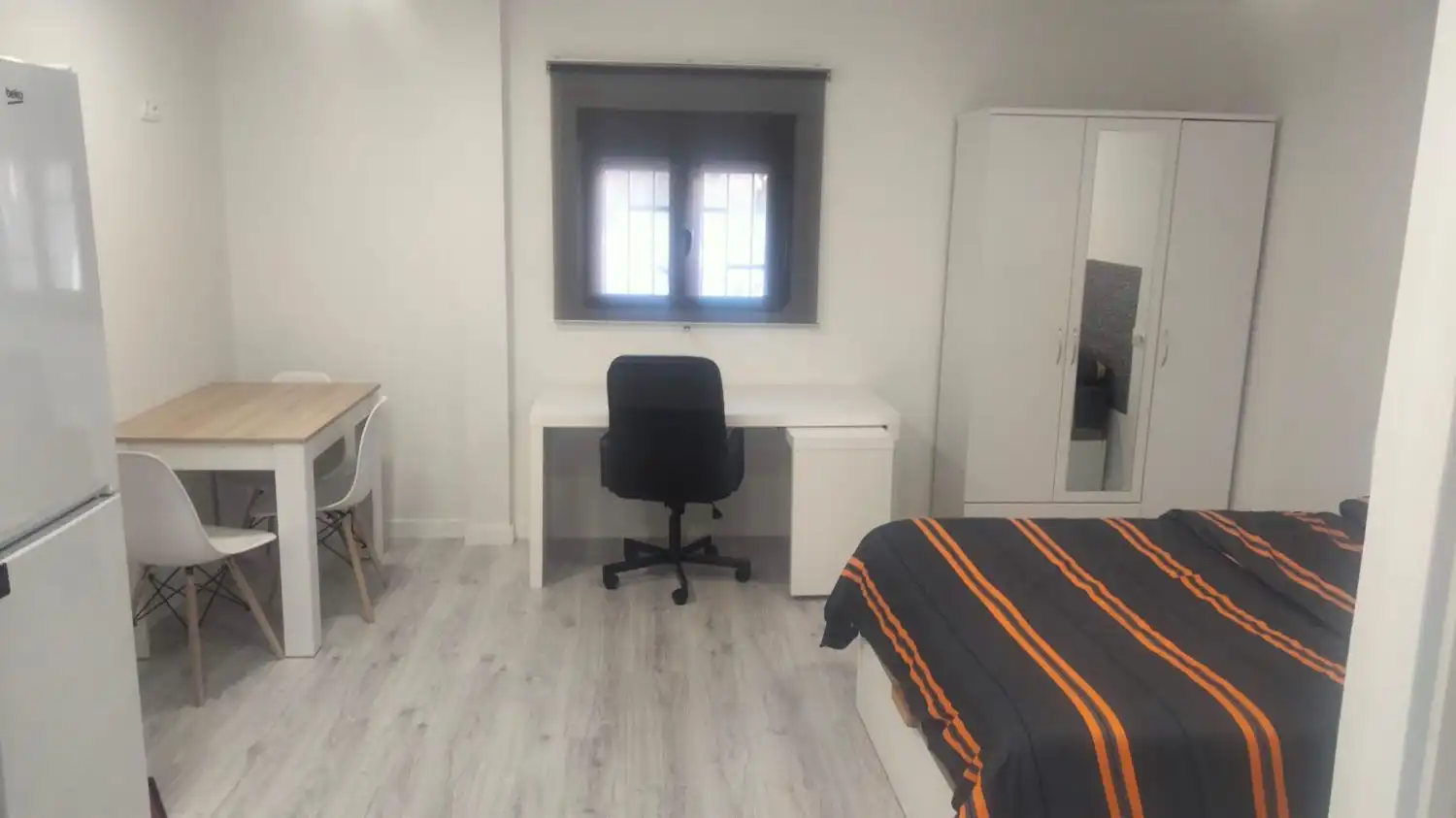 Dormitori de Apartament de lloguer en Villaviciosa de Odón amb Aire condicionat i Moblat