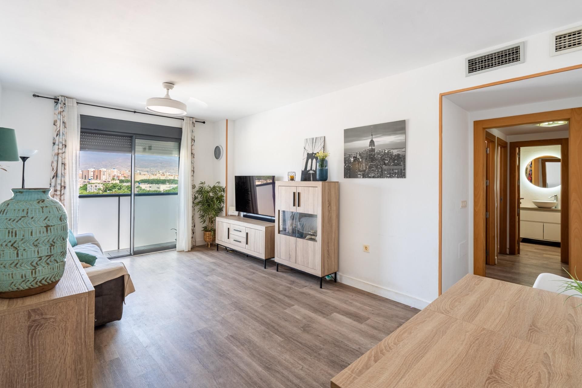 Sala d'estar de Pis en venda en  Almería Capital amb Aire condicionat, Jardí privat i Balcó