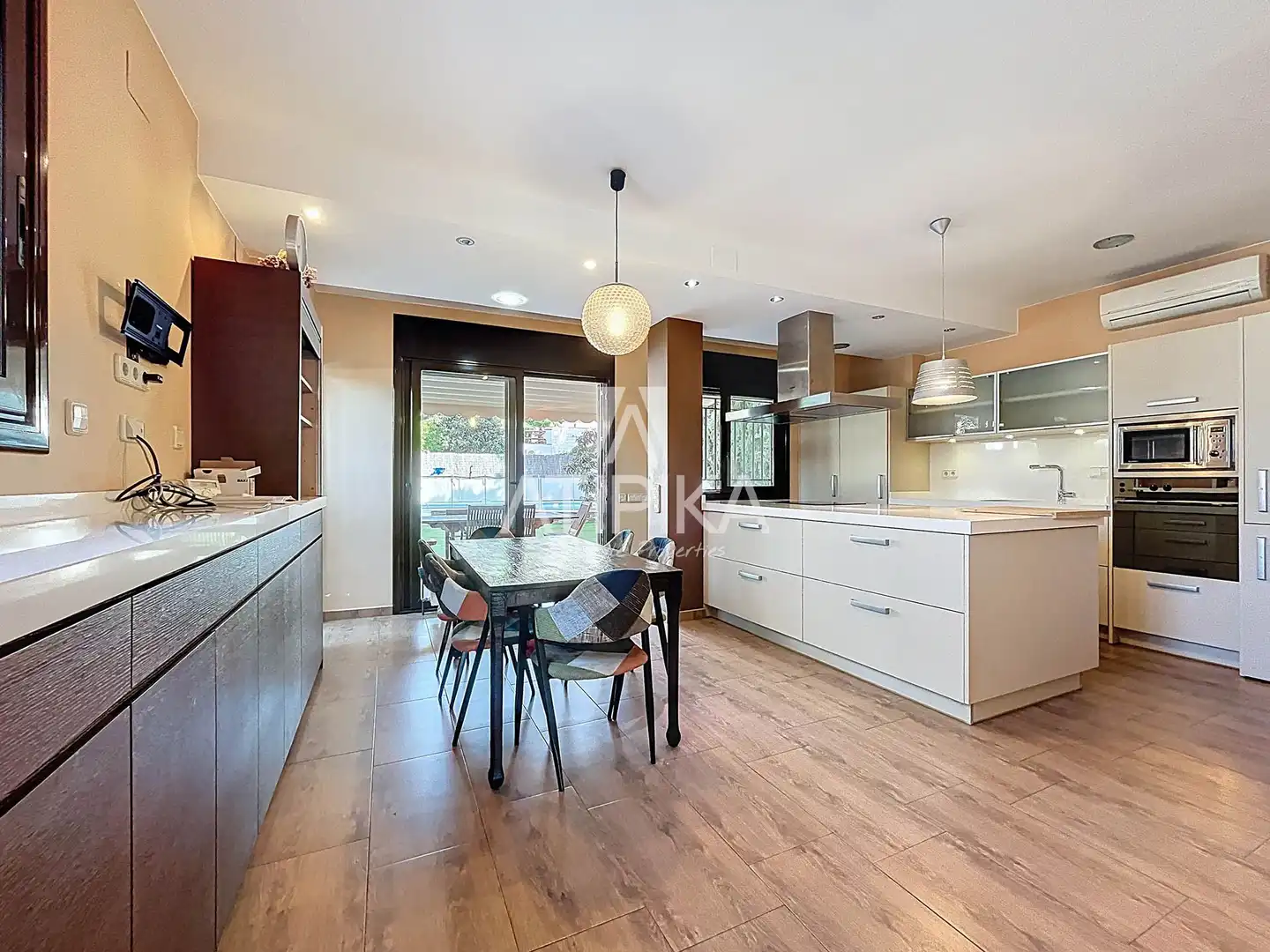 Cuina de Casa o xalet en venda en Castelldefels amb Aire condicionat, Calefacció i Parquet