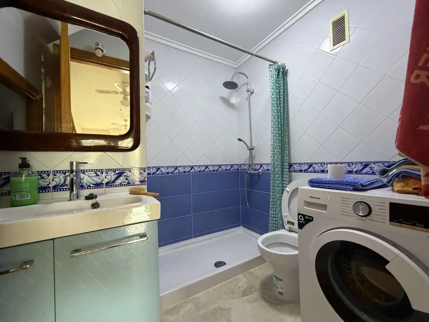 Baño de Apartamento en venta en Torrevieja con Terraza y Balcón