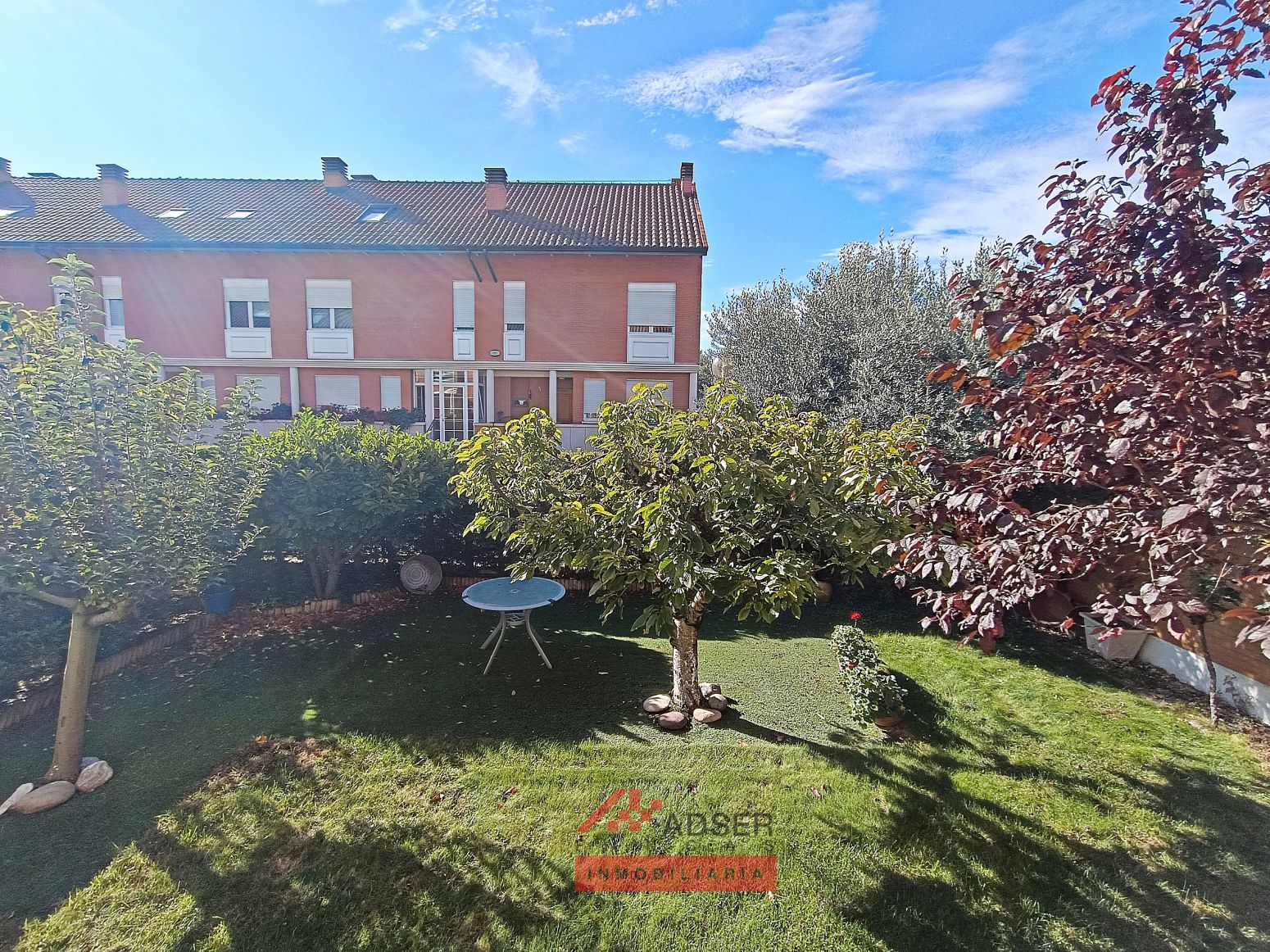 Jardí de Casa adosada en venda en  Logroño amb Aire condicionat, Calefacció i Jardí privat