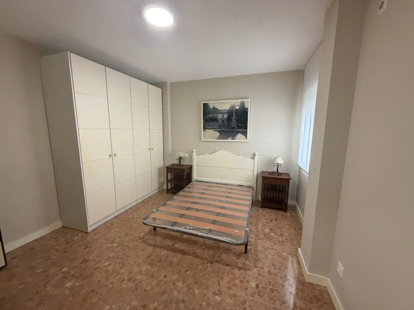 Dormitori de Apartament de lloguer en Cúllar Vega amb Moblat, Rentadora i Microones