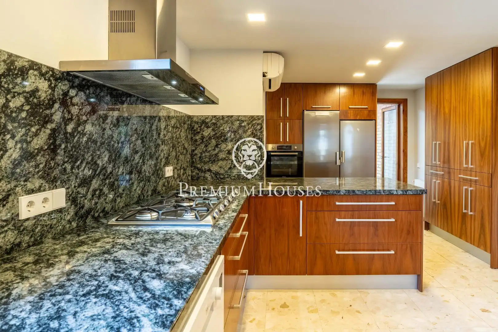 Cocina de Casa o chalet en venta en Cambrils con Aire acondicionado, Calefacción y Jardín privado
