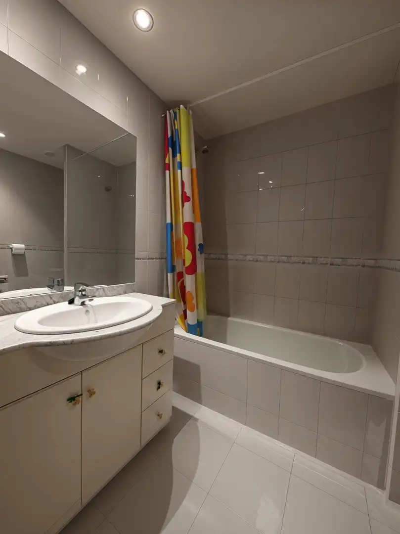 Baño de Piso en venta en Molins de Rei con Aire acondicionado, Trastero y Piscina comunitaria