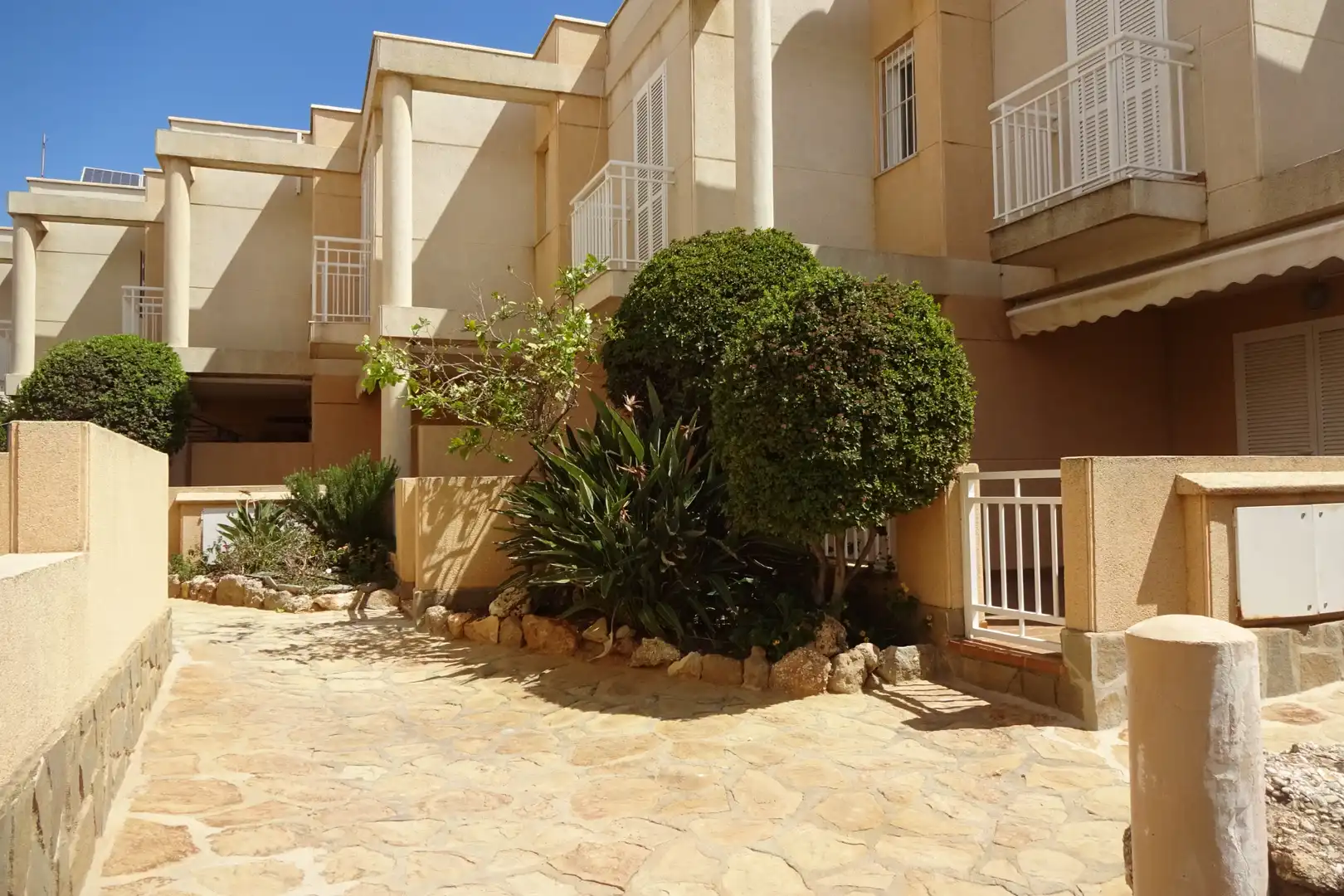 Vista exterior de Casa adosada en venta en Garrucha con Terraza, Amueblado y Piscina comunitaria