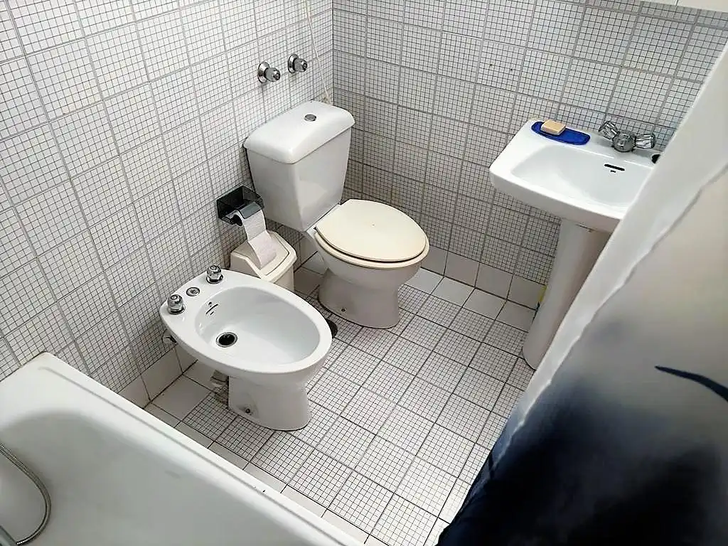 Baño de Apartamento de alquiler en Granada con Amueblado
