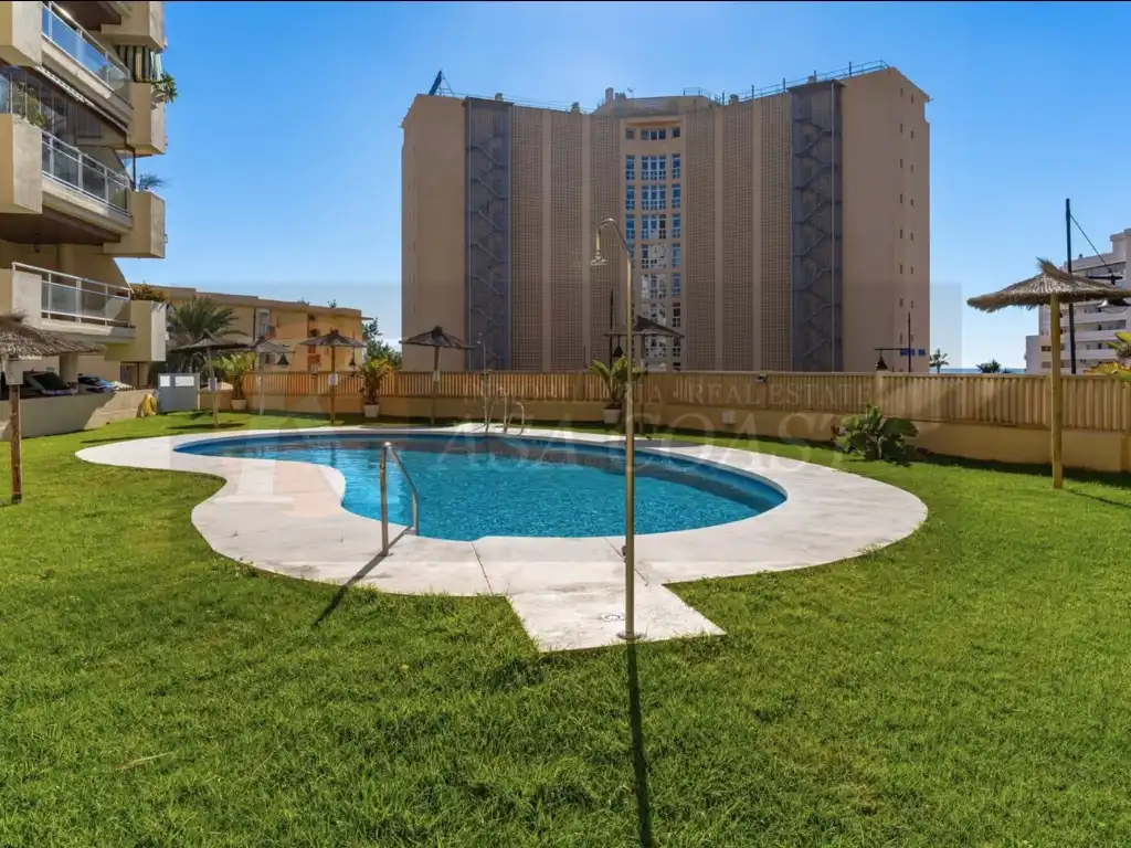 Piscina de Piso en venta en Fuengirola con Aire acondicionado, Jardín privado y Terraza