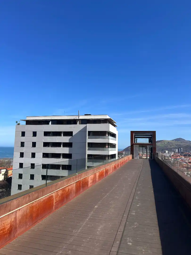 Vista exterior de Apartamento en venta en Zarautz con Terraza, Amueblado y Horno