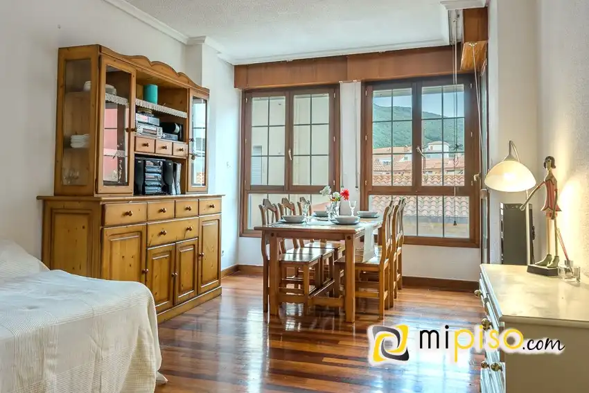 Comedor de Piso en venta en Santoña con Terraza, Trastero y Balcón