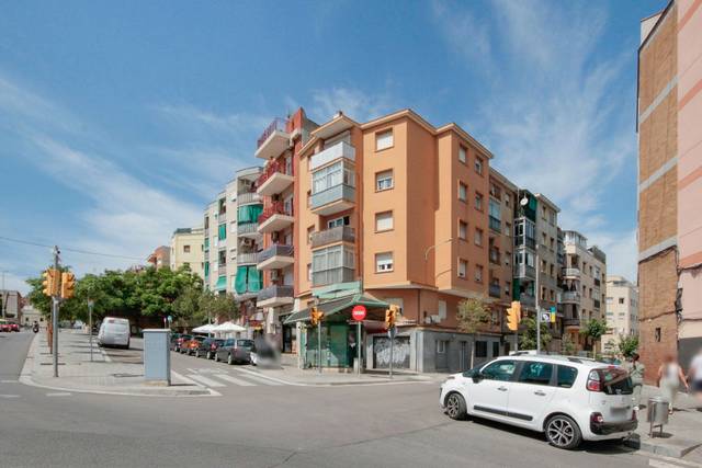 Piso en Venta en Av Electricitat en Pubilla Cases