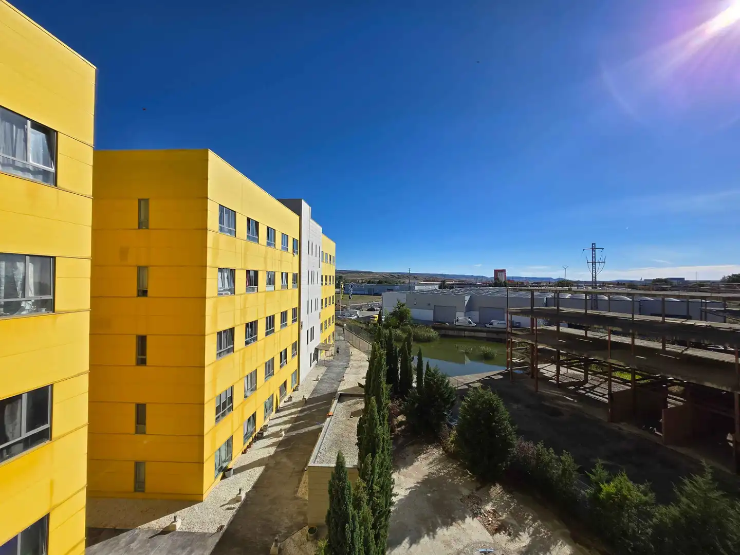 Vista exterior de Estudio en venta en Guadalajara con Calefacción, Parquet y Amueblado