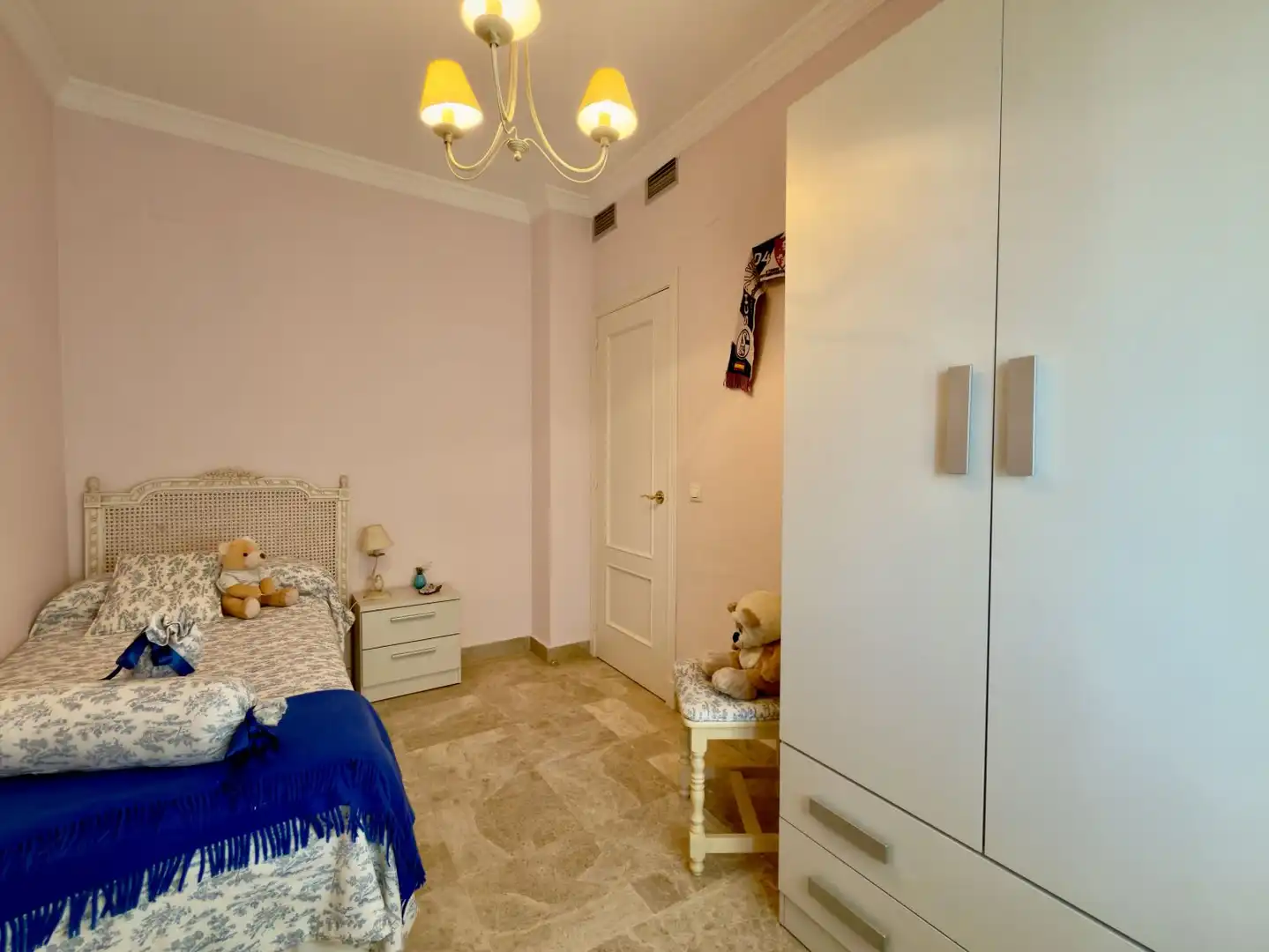 Dormitori de Casa o xalet en venda en Tomares amb Aire condicionat, Calefacció i Terrassa
