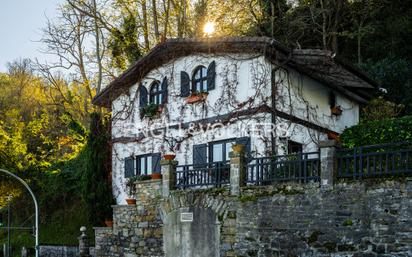 Vista exterior de Casa o xalet en venda en Getaria amb Calefacció, Jardí privat i Terrassa