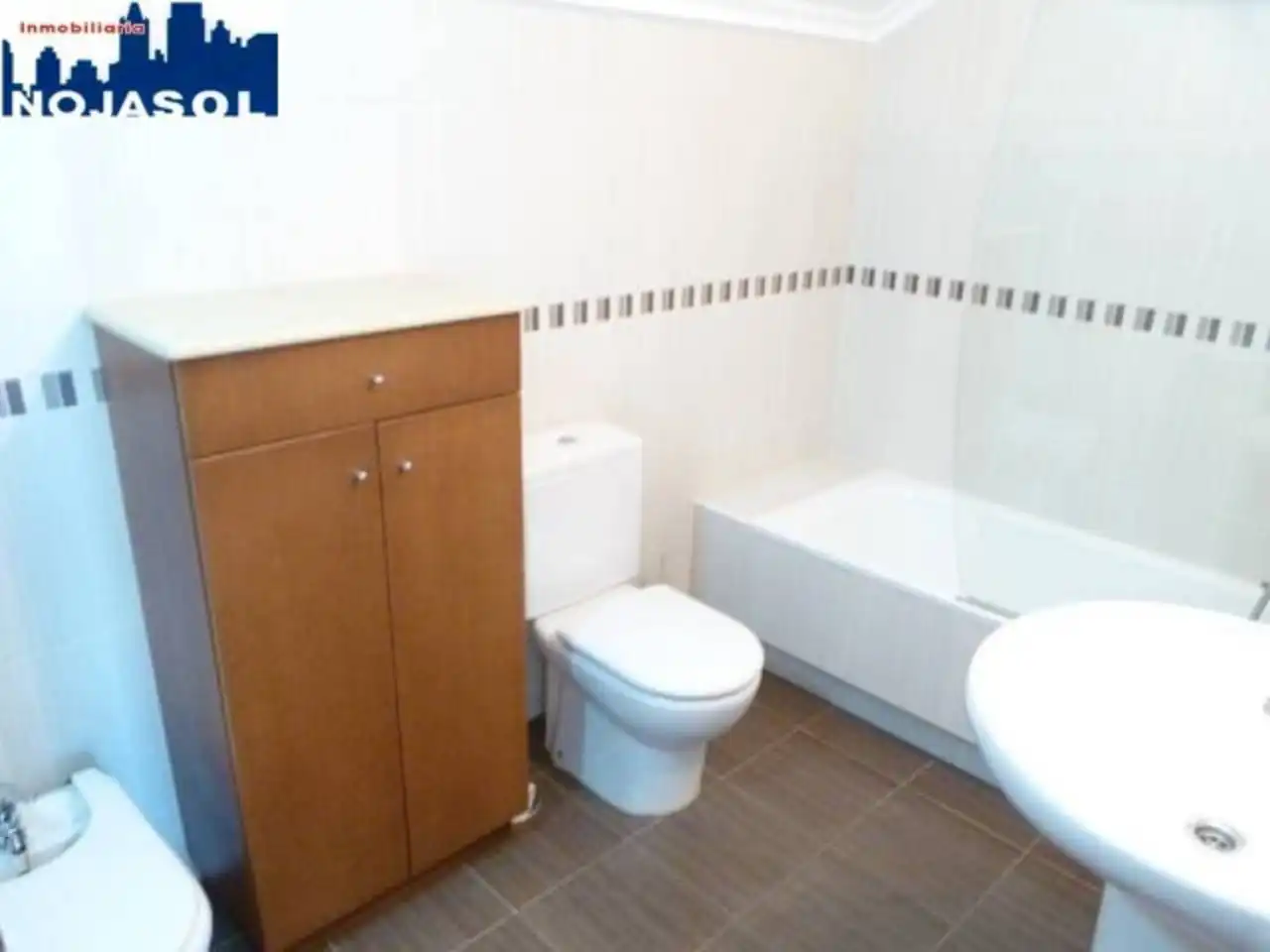 Baño de Apartamento de alquiler en Noja con Calefacción, Terraza y Amueblado