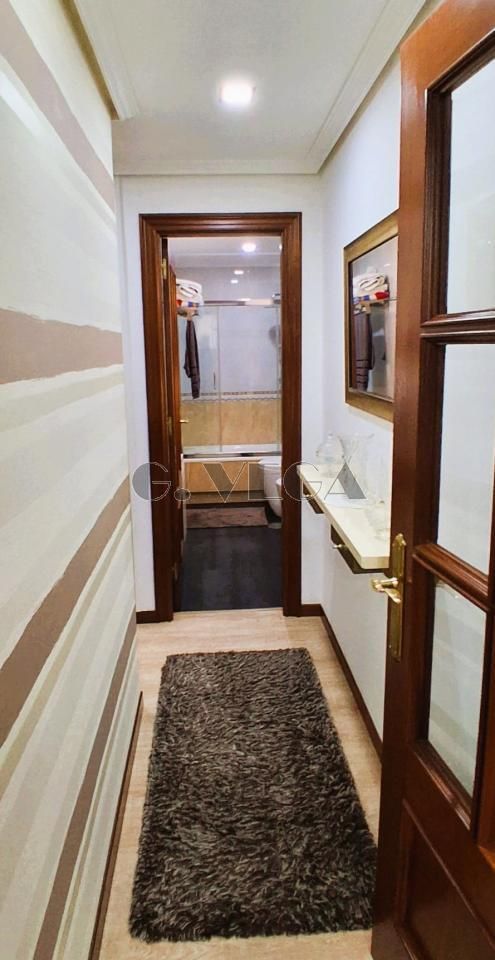Baño de Apartamento en venta en Redondela con Calefacción, Trastero y Amueblado