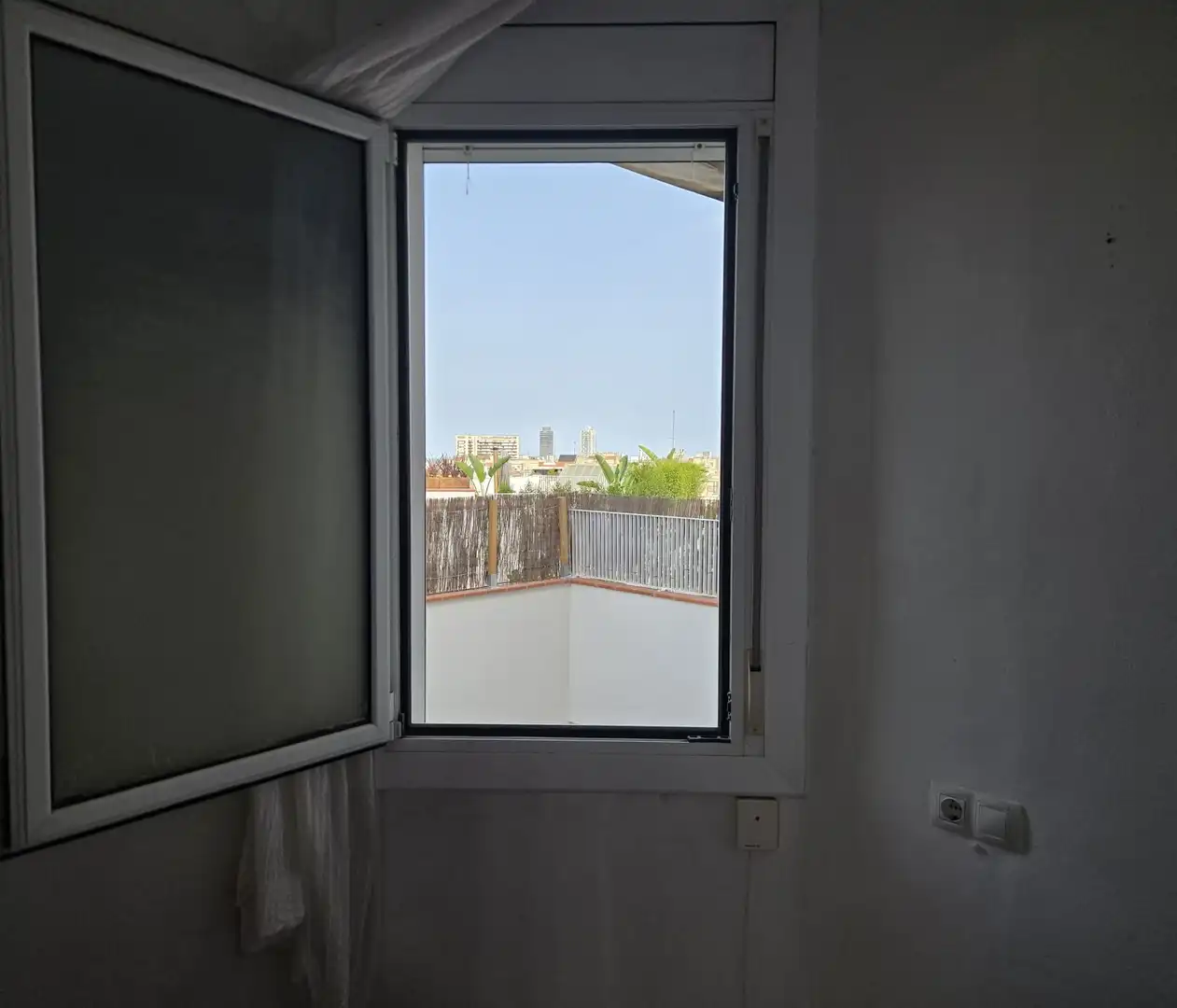 Bedroom of Attic for sale in Barcelona  with Air Conditioner, Terrace and Alarm