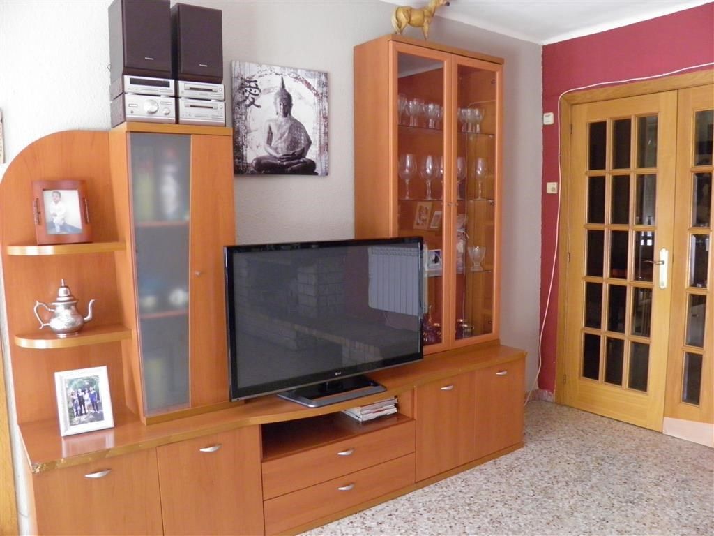 Sala d'estar de Pis en venda en Torelló amb Calefacció, Traster i Moblat