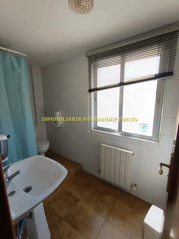 Badezimmer von Büro zur Miete in Salamanca mit Klimaanlage, Heizung und Möbliert
