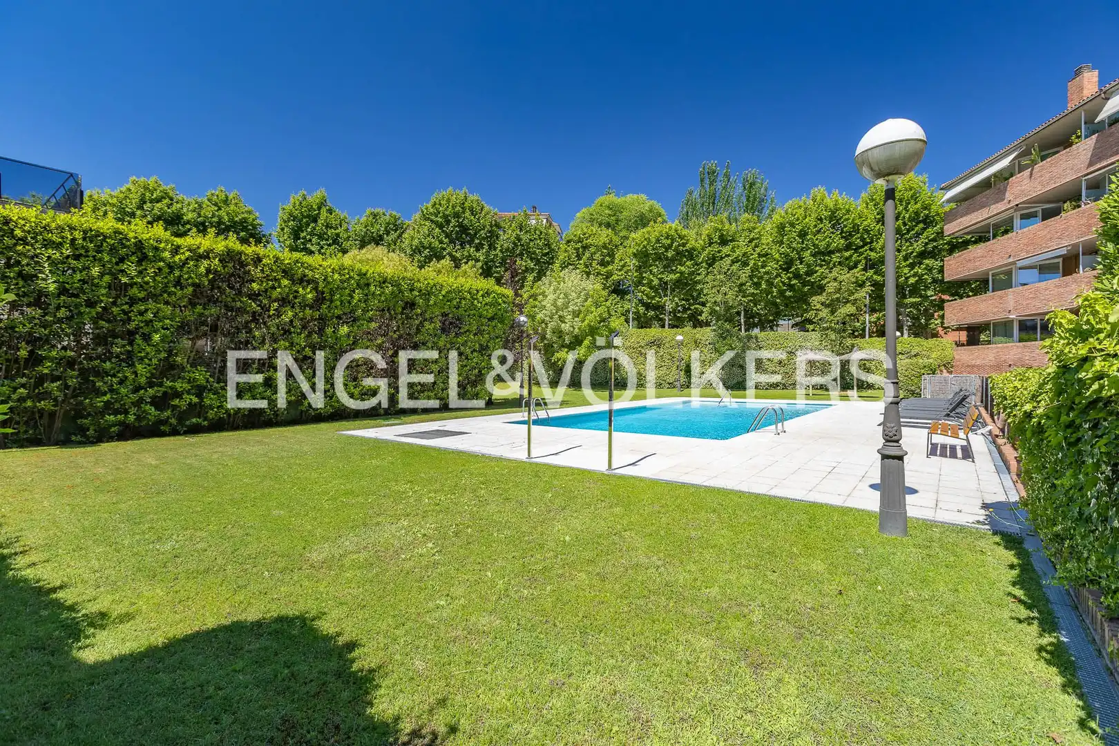 Swimming pool of Flat for sale in Sant Cugat del Vallès  with Air Conditioner, Heating and Private garden