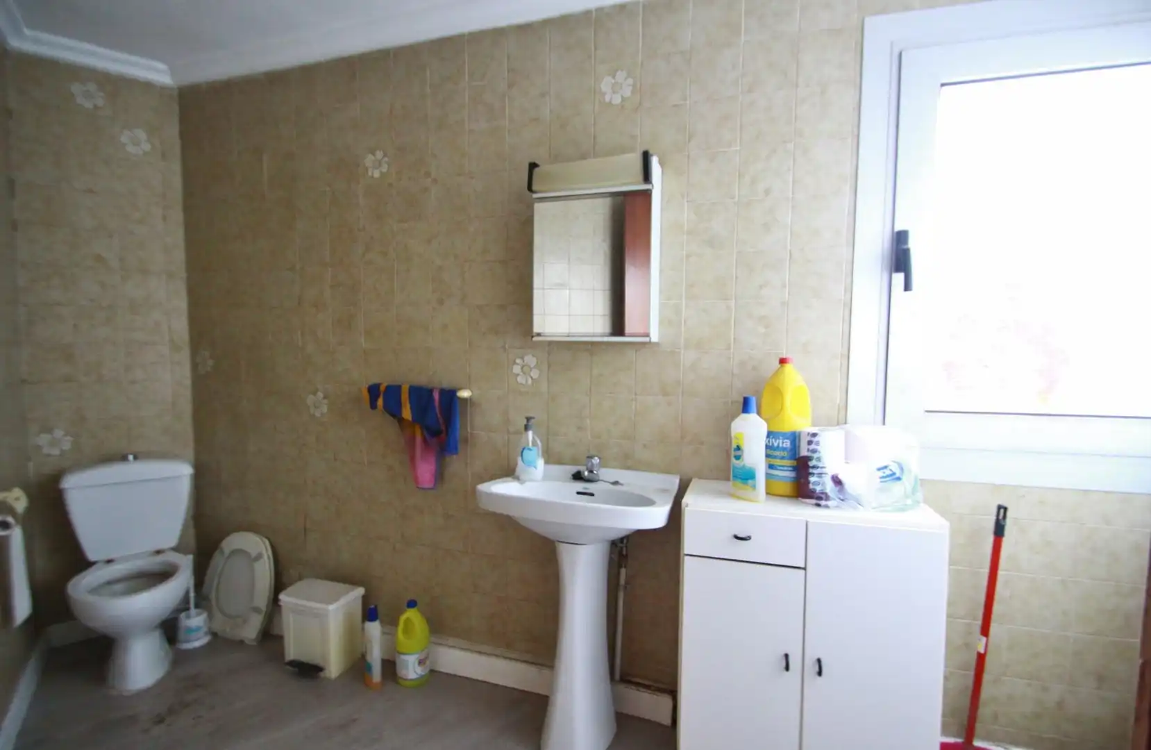 Badezimmer von Fabrikhallen zur Miete in Salinas