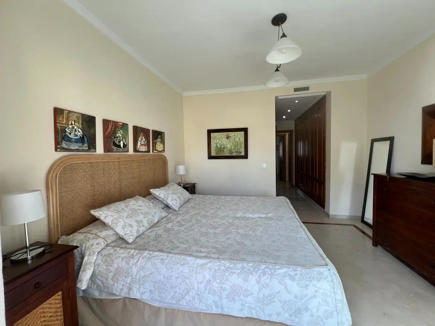 Schlafzimmer von Wohnungen zur Miete in Marbella mit Klimaanlage, Heizung und Terrasse